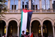 فيديو ..... بدء الاعتصام الاحتجاجي الطلابي داخل ساحات جامعة برشلونة الأسبانية تضامناً مع طلاب الجامعات الامريكية ودعماً لفلسطين وغزة