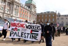 احتجاج طلابي مناصر لفلسطين في جامعة مانشستر بالمملكة المتحدة
