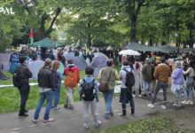 فيديو .... حول بدء الاعتصام الاحتجاجي الطلابي داخل ساحات جامعة فيينا تضامناً مع طلاب الجامعات الامريكية ودعماً لفلسطين وغزة