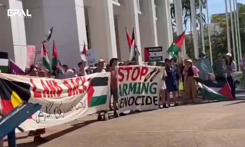مسيرة مناصرة لغزة في مبنى البرلمان في جاراميلا