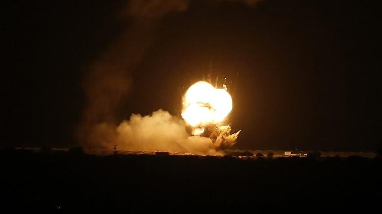 الكيان الإسرائيلي يقصف مواقع لحماس بعد إطلاق صواريخ من غزة