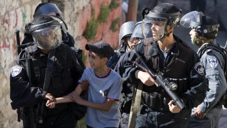 الكيان الإسرائيلي يعتقل 446 فلسطينياً بينهم 63 طفل و 16 إمرأة خلال شهر أكتوبر لوحده