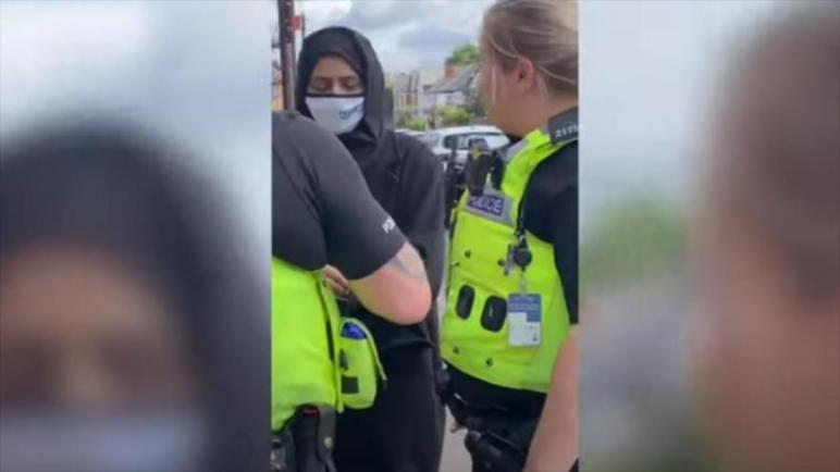الشرطة البريطانية تلقي القبض على ناشطة لترديدها شعار “فلسطين حرة”