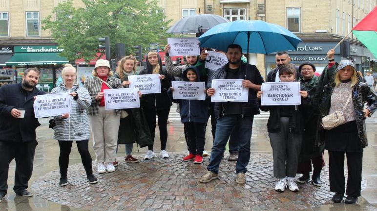 وقفة إحتجاجية في مدينة أورهوس الدنماركية ضد سياسة الضم الإسرائيلية