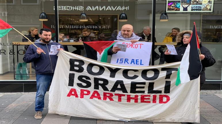 أوغوس الدنماركية تشهد وقفة شعبية في اليوم العالمي للتضامن مع الشعب الفلسطيني