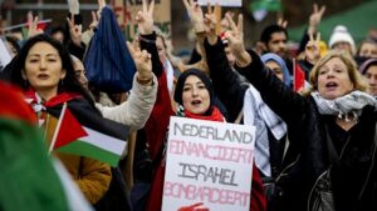 مظاهرة حاشدة في لاهاي تطالب بوقف إطلاق النار والإبادة الجماعية في غزة