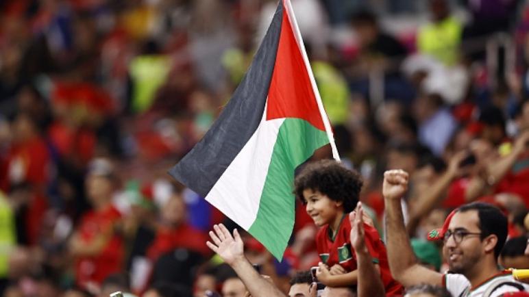 اعتقال مشجع لرفعه العلم الفلسطيني أثناء مباراة كرة قدم في القاهرة