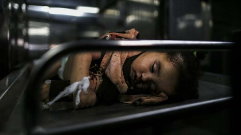 استشهاد طفلة تبلغ عام واحد مع أمها الحامل واصابة شقيقتاها بجروح في قصف للكيان الإسرائيلي على قطاع غزة