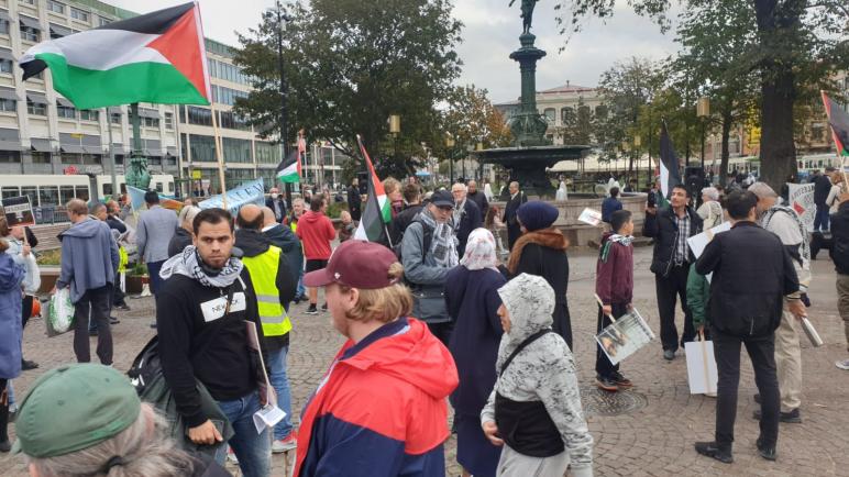 مركز العدالة الفلسطيني في السويد وجمعيات فلسطينية يقيمون وقفة رافضة لقرار الضم واتفاقيات التطبيع مع الاحتلال
