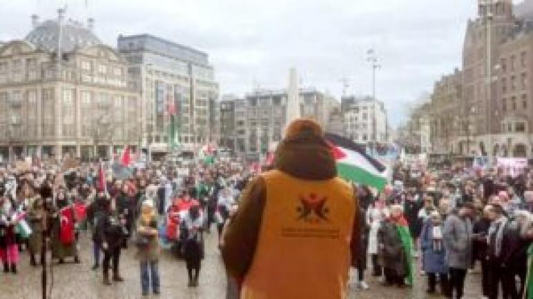 مظاهرة مؤيدة لفلسطين في أمستردام تطالب الحكومة الهولندية بالتدخل من أجل وقف نهائي لإطلاق النار