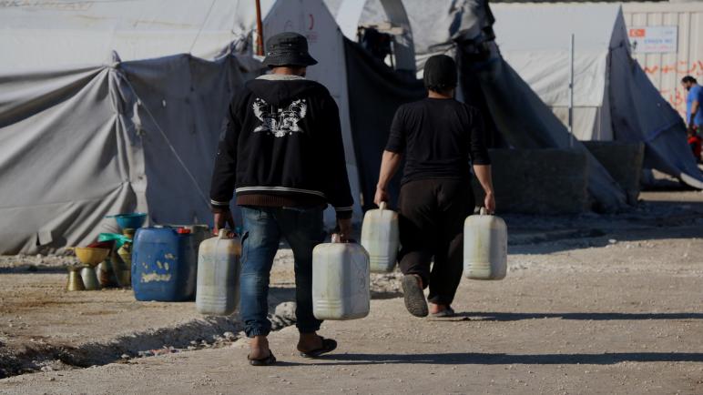 حملة الوفاء الأوروبية تقدم مساعدات غذائية ومواد تدفئة لـ 2200 عائلة فلسطينية وسورية في الشمال السوري