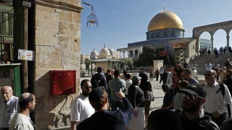 الكيان الإسرائيلي يقرر إبعاد رئيس مجلس الأوقاف الإسلامية في القدس عن المسجد الأقصى