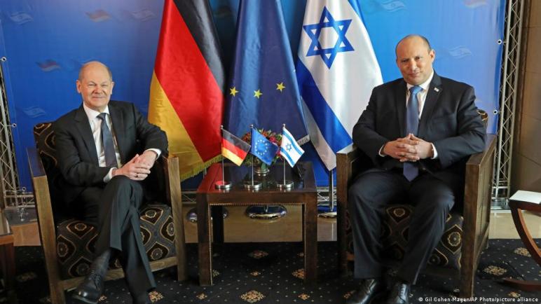 يريد رئيس وزراء الكيان الإسرائيلي بينيت و المستشار الألماني شولتز تعميق العلاقات الإسرائيلية الألمانية