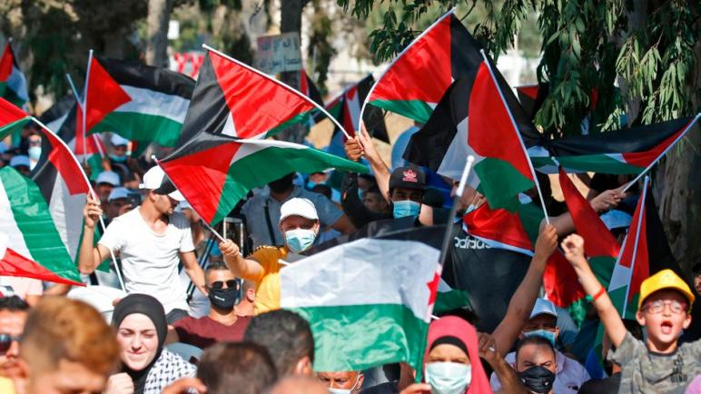 الفلسطينييون يتظاهرون ضد التقارب بين الكيان الإسرائيلي والإمارات