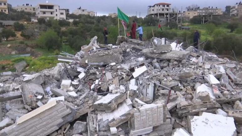 قوات الكيان الإسرائيلي تهدم منزل الأسير عاصم البرغوثي في غربي رام الله