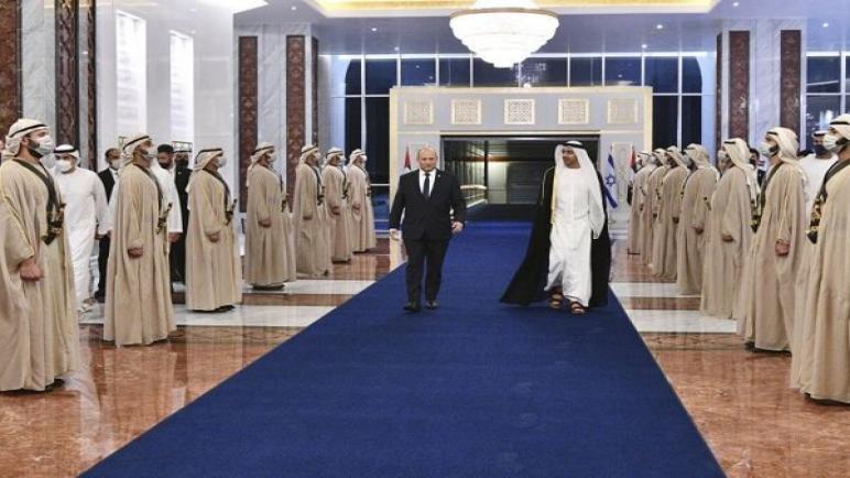 في أول زيارة لرئيس وزراء الكيان الإسرائيلي للإمارات: بحث بينيت التهديدات في المنطقة مع ولي عهد أبو ظبي