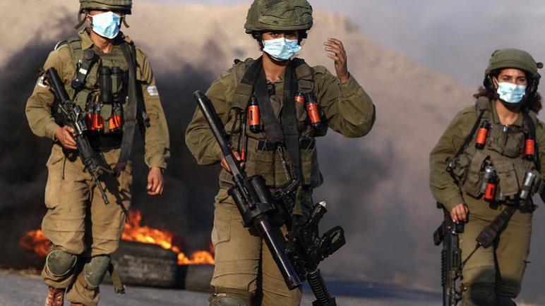 قوات الكيان الإسرائيلي تقتل شاباً فلسطينياً بزعم إنه اقتحم بسيارته نقطة تفتيش بالضفة الغربية 
