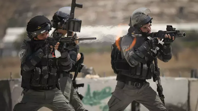 استشهاد فلسطيني وإصابة اثنان أخران بجروح في عملية أمنية للكيان الإسرائيلي في الضفة الغربية