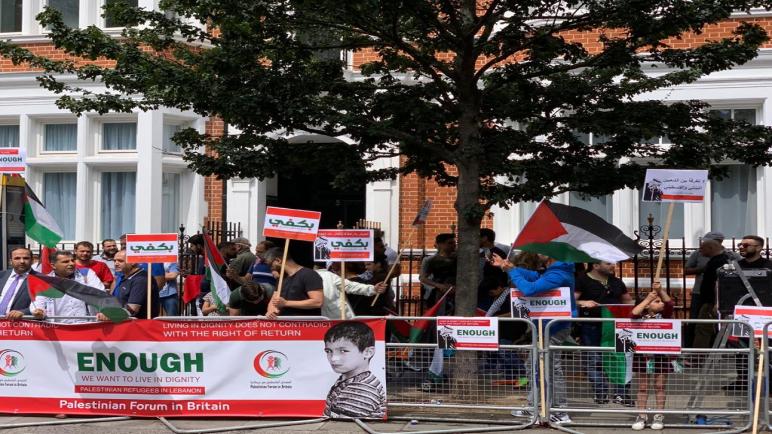 المنتدى الفلسطيني في بريطانيا ينظم وقفة أمام السفارة اللبنانية بلندن وذلك دعما لفلسطينيي لبنان