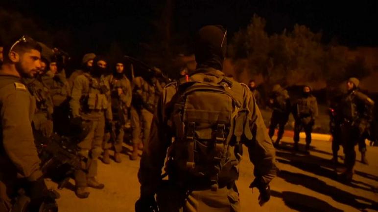 إسرائيل تشنّ حملة اعتقالات في الضفة الغربية تشملُ نائبين في ” المجلس التشريعي”