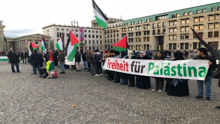وقفة تضامنية في برلين تنادي بالحرية لفلسطين بمناسبة ذكرى تصريح بلفور الـ101