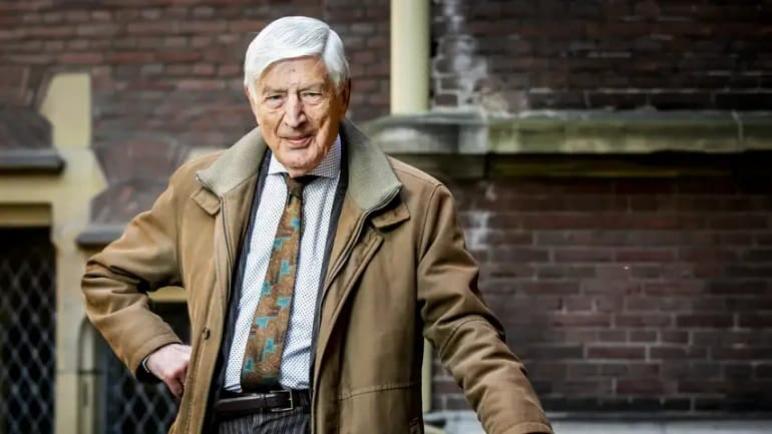 وفاة رئيس وزراء هولندا الأسبق دريس فان أخت عن عمر يناهز 93 عامًاً يدا بيد مع زوجته: كان من أكبر الداعمين لفلسطين