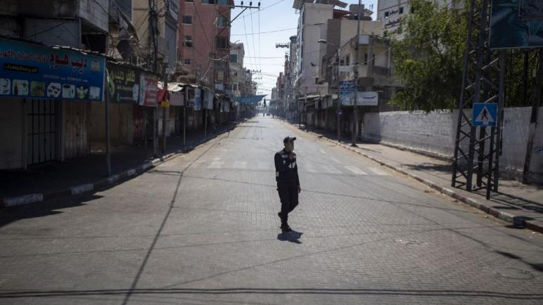 السلطات في غزة تفرض الإغلاق التام وحظر التجول لمنع تفشي فيروس كورونا بعد إصابة سيدة و أربعة من أقاربها