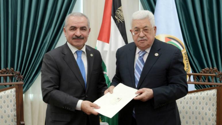 الرئيس الفلسطيني يعين أحد أقاربه محمد إشتية رئيسا للوزراء ويكلفه بتشكيل الحكومة الجديدة