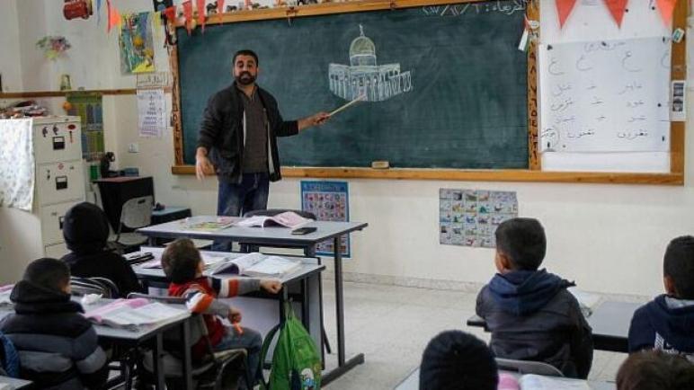 الاتحاد الأوروبي يسحب الدعم المخصص للكتب المدرسية من السلطة الفلسطينية بسبب عبارات معادية للسامية