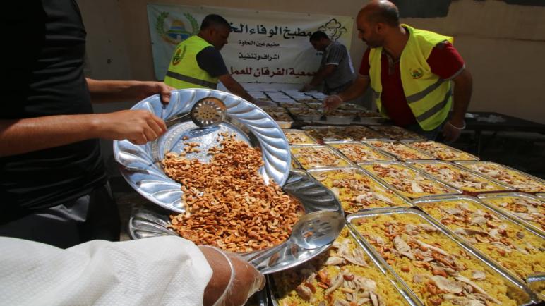 افتتاح مطبخ الوفاء الخيري في مخيمات لبنان وتقديم وجبات غذائية للاجئين الفلسطينيين