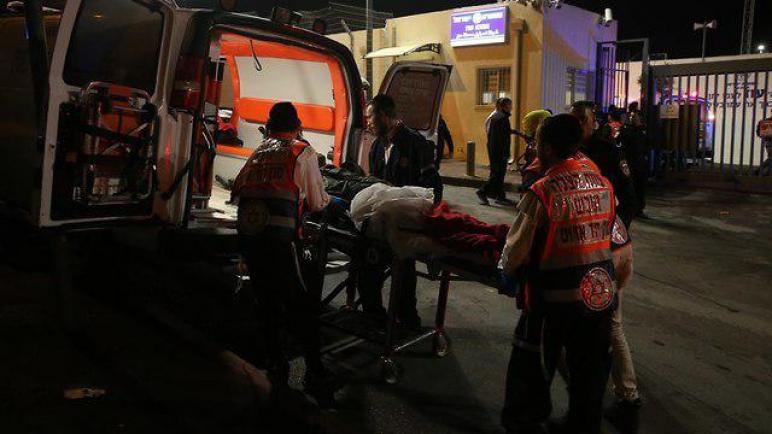 صحيفة سويدية – اصابة أربعة من الشرطة الإسرائيلية بجروح جراء طعنهم من قبل شاب فلسطيني