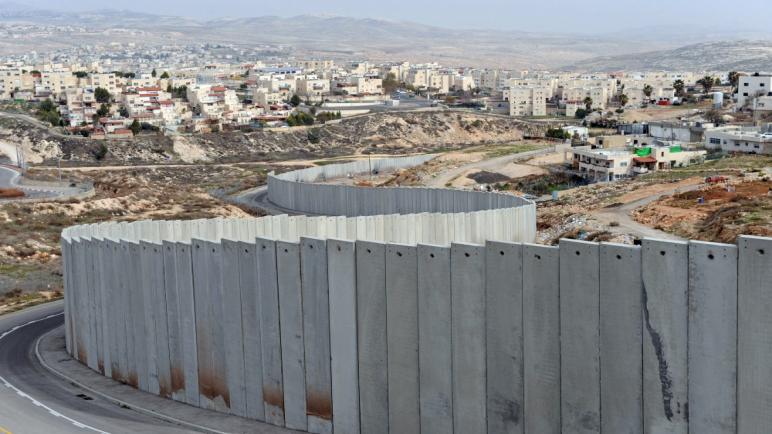 صحيفة سويدية – جدار الفصل العنصري في فلسطين يجب تدميره كما دمر جدار برلين