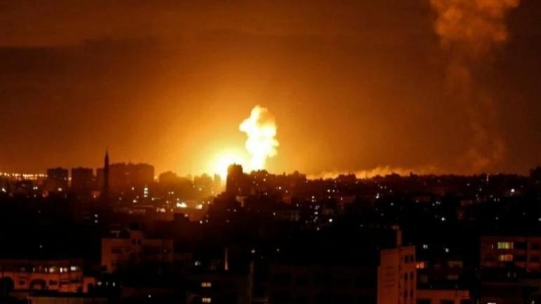 الكيان الإسرائيلي يقصف أهدافاً في وسط وشمال قطاع غزة