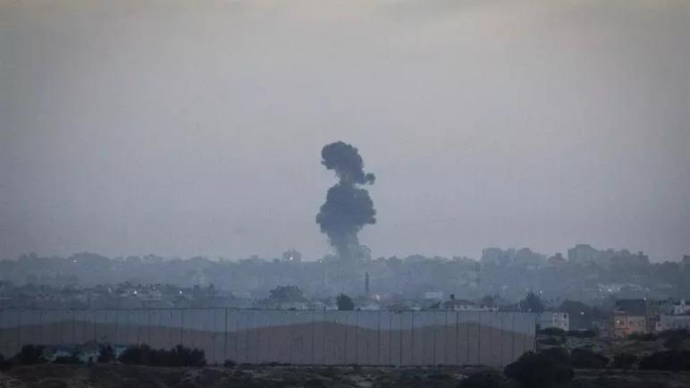 الكيان الإسرائيلي يقصف أهدافا عسكرية لحماس في غزة ردا على إطلاق صاروخين