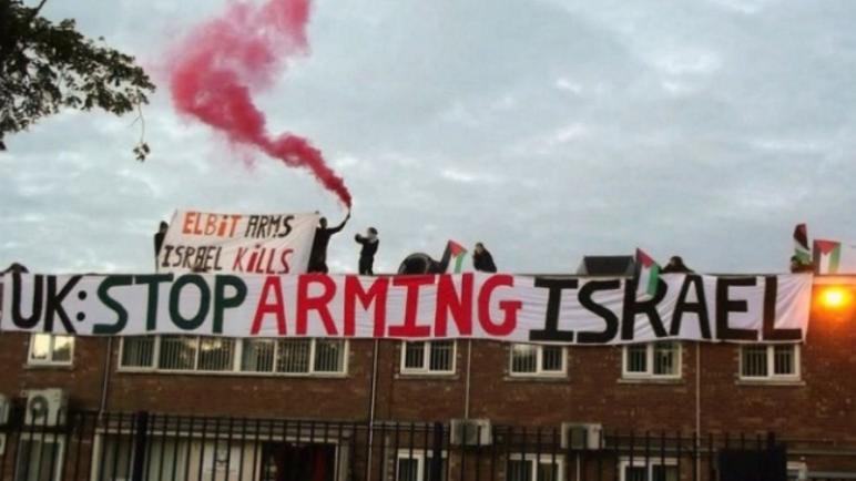 نشطاء مؤيدون لفلسطين يسيطرون على سطح مصنع أسلحة إسرائيلي في لندن ويجبرونه على التوقف عن العمل