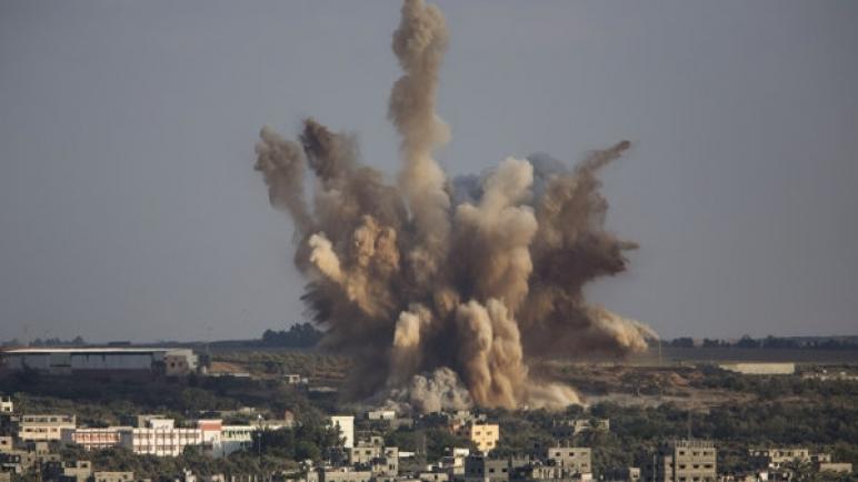 جيش الكيان الإسرائيلي يقصف أهدافاً في قطاع غزة بزعم أنه مصنع صواريخ وموقع عسكري لحماس