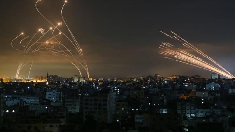 ارتفاع عدد الشهداء في قطاع غزة بعد ليلة من القصف الإسرائيلي المكثف: 119 شهيد من بينهم 31 طفلاً