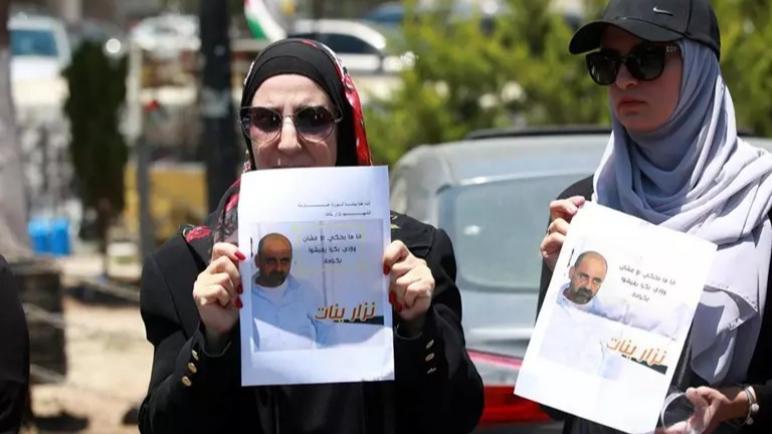 الحكومة الفلسطينية تبدأ تحقيق في وفاة نزار بنات مع استمرار المظاهرات الإحتجاجية