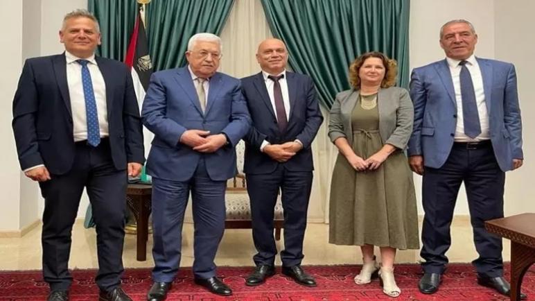 رئيس السلطة الفلسطينية محمود عباس يستقبل وفداً من حكومة الكيان الإسرائيلي في رام الله