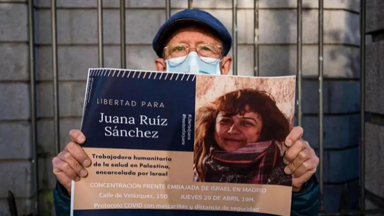 محامي الناشطة الإسبانية “خوانا رويز” ينفي أنها اعترفت بتمويل منظمة إرهابية كما زعم وزيران في الكيان الإسرائيلي